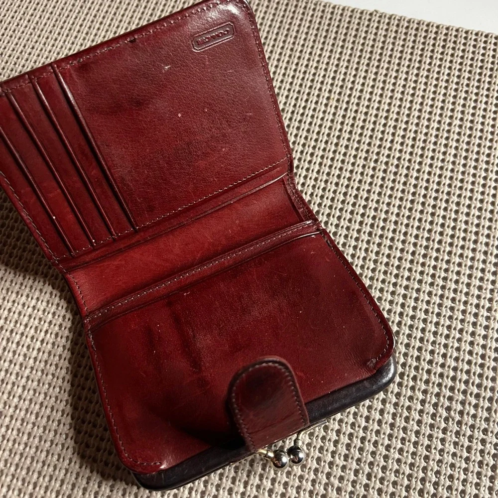 Vintage Coach Mahogany Leather Kiss Lock Bifold Wallet Dark Red Mahogany